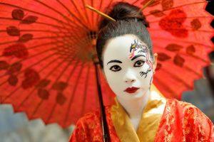 Woman wearing dramatic Japanese style make up
